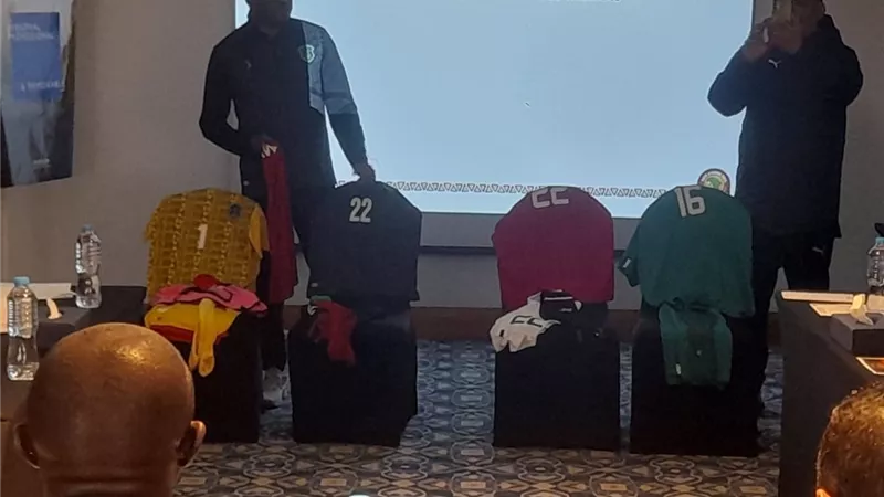 منتخب مصر بالقميص الأحمر ومالاوي بالأسود في مباراة الغد