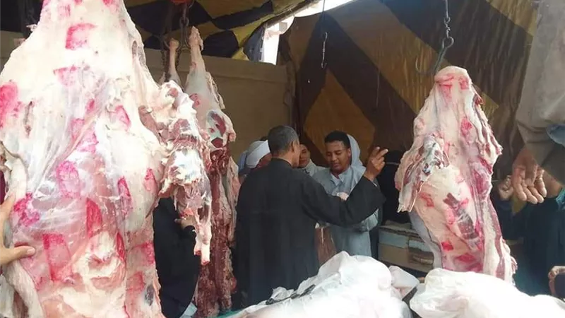 افتتاح منفذ لبيع اللحوم بأسعار مخفضة بمعرض أهلا رمضان بالعدوة