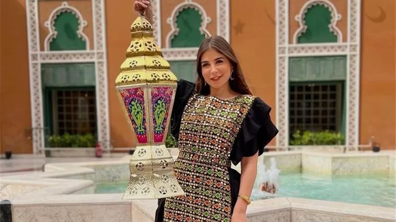 بفانوس رمضان .. ملك قورة تهنئ متابعيها بالشهر الفضيل