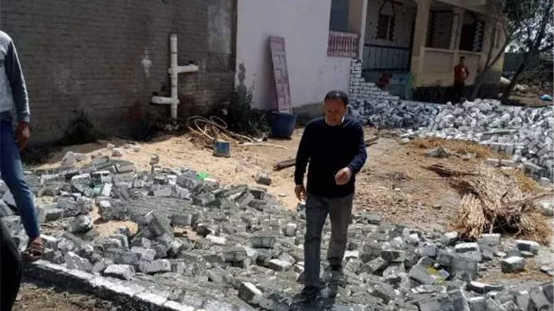 محافظ الشرقية لرؤساءالمدن : لا تتهاونوا في إزالة تعديات البناء