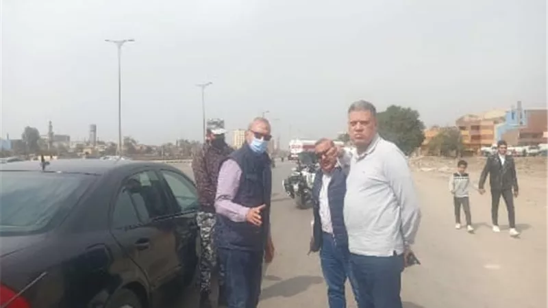 الهجان يتفقد أعمال النظافة وإزالة الإشغالات بشبرا الخيمة والخصوص