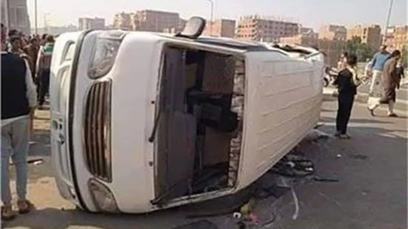 إصابة 5 في انقلاب ميكروباص بطريق مطار الغردقة