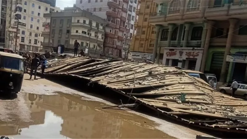 أسباب انهيار موقف دكرنس بسبب الرياح الشديدة في الدقهلية.. بالصور