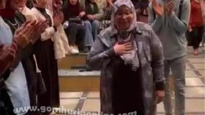 الطلاب أعدوا للدكتورة عزة حسن ممرا شرفيا ولقبوها بالأم المثالية