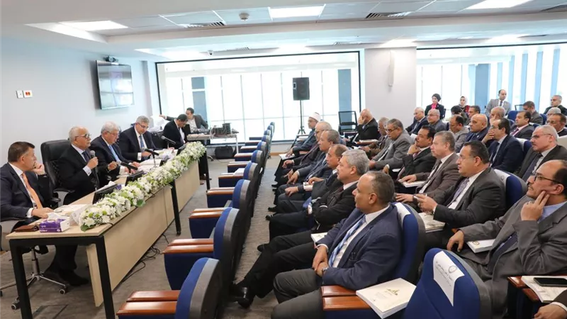 عاشور: تشجيع الجامعات على إنشاء تحالفات إقليمية لتحقيق التنمية
