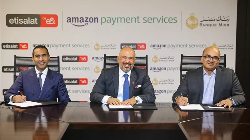 اتصالات مصر من e& وبنك مصر وأمازون لخدمات الدفع الإلكتروني يتعاونون لتوفير الخدمات الرقمية في مصر