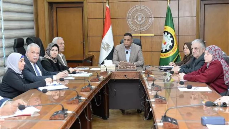 قرارات صارمة لمحافظ الدقهلية فى اجتماع عاجل
