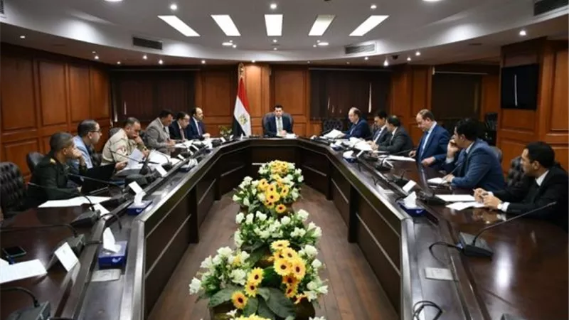 وزير الشباب يلتقي ممثلي الجهات لمناقشة إدارة وتشغيل مدينة مصر الدولية للألعاب الأوليمبية