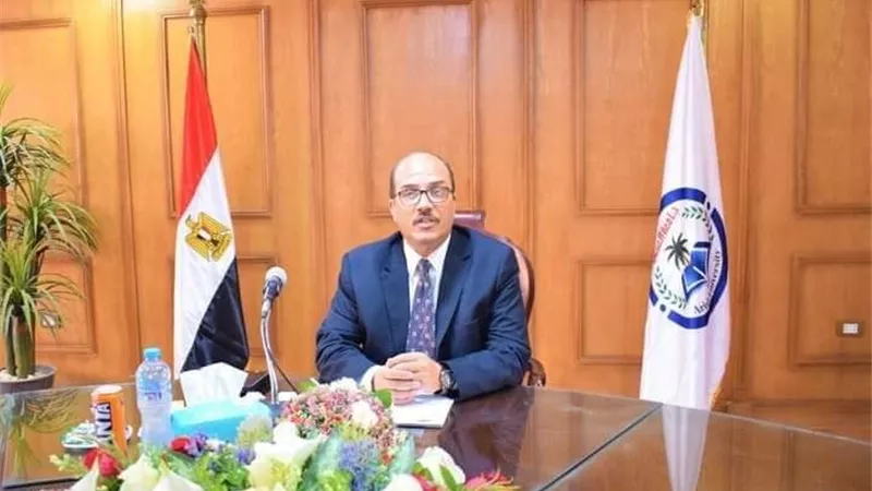 رئيس جامعة العريش يفتتح معرض مارثون الإبداع