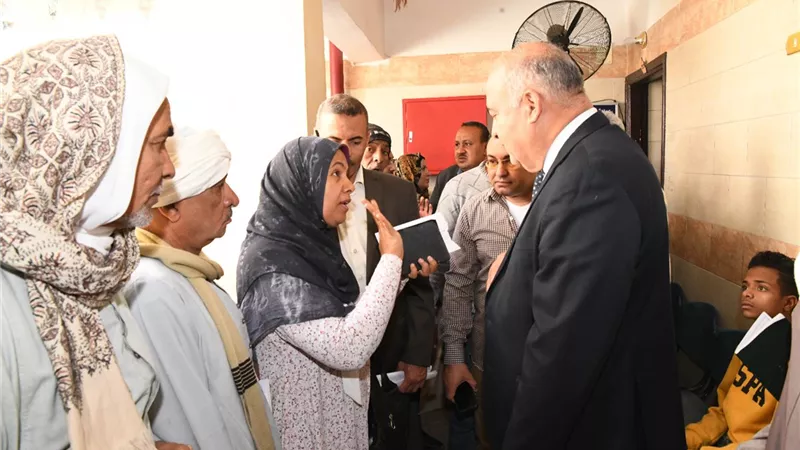 الداودى يفاجئ عيادة سيدى عبدالرحيم للتأمين الصحي