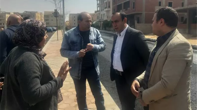 رئيس جهاز الشروق يعلن أخر التطورات رصف الطرق الداخلية.. بالصور
