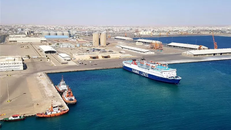 تداول 998 شاحنة محملة بـ ٢٠ الف طن بضائع بموانى البحر الأحمر