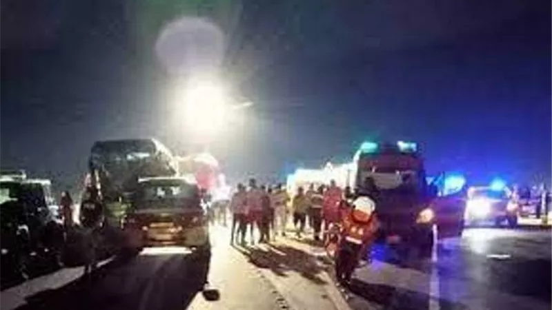 مصرع 4 وإصابة 11 فى حادث مروع بطريق أسيوط الغربى بالفيوم.. بالاسماء