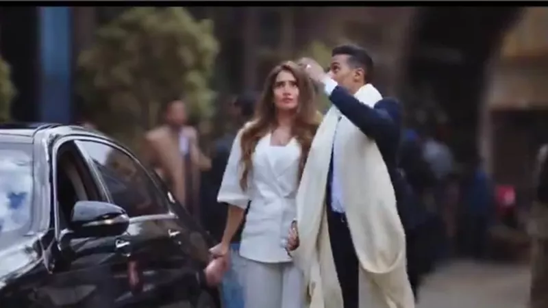 محمد رمضان يهدى زينة سيارة ومجوهرات بعد سرقة موبيلها
