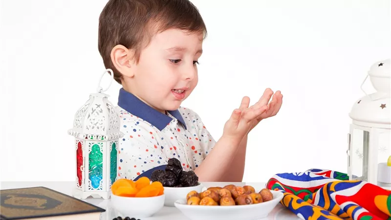 4 إرشادات من الصحة لصيام آمن لطفلك.. انفوجراف