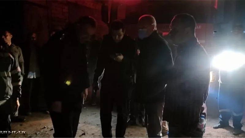 محافظ القليوبية يتفقد موقع حريق مصنع فوم بمدينة الخانكة