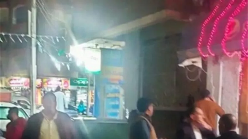 غلق أحد المقاهي بحى غرب المدينة لمخالفة التراخيص وتعطيل السير
