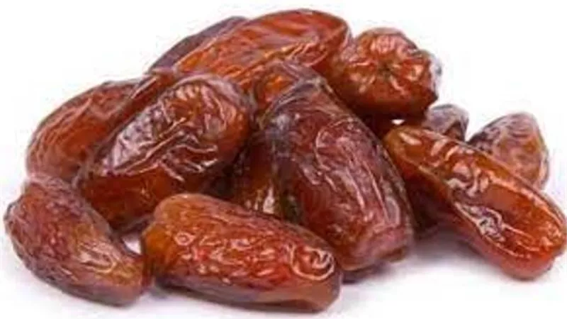 طريقة عمل البلح الناشف باللبن بخطوات سهلة وطعم شهى ولذيذ
