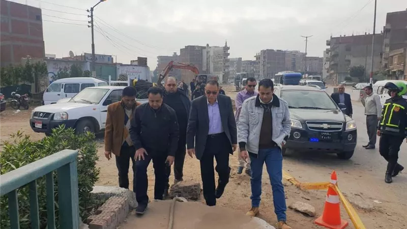 محافظ الشرقية يتفقد أعمال إصلاح تسريب خط الغاز الطبيعى