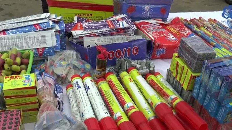 العثور على مليون صاروخ من الألعاب النارية داخل مخزن بالجمالية