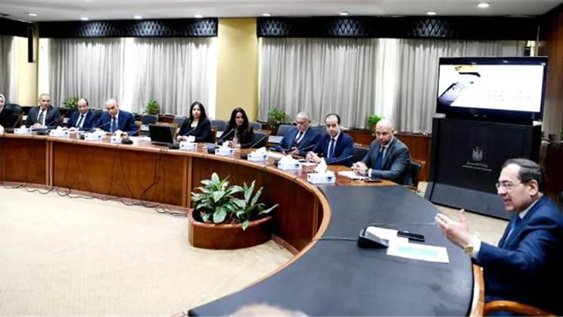 رئيس البورصة المصرية يشيد بدور قطاع البترول في دعم الاقتصادالوطني