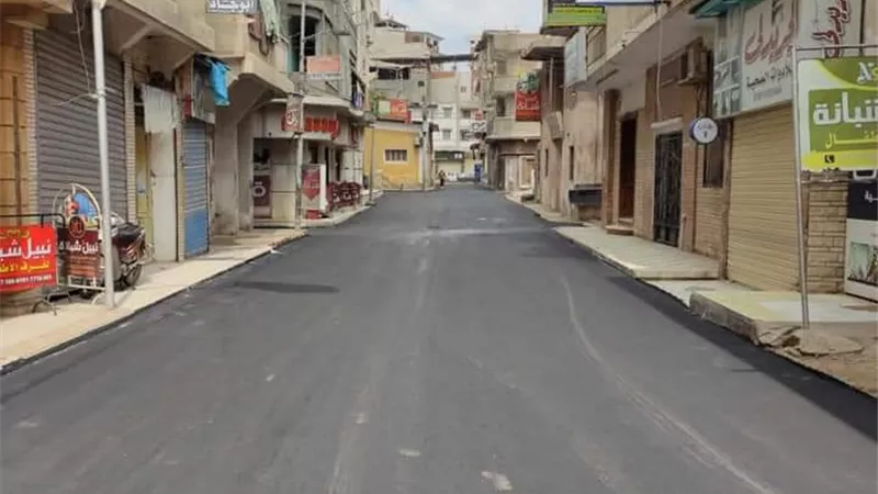 محافظ دمياط تتابع الرصف بشارع البندر في المنطقة القديمة