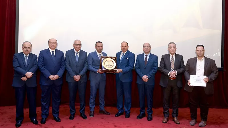 جامعة المنصورة تكرم الكليات والفرق الفائزة بجوائز التميز الحكومى