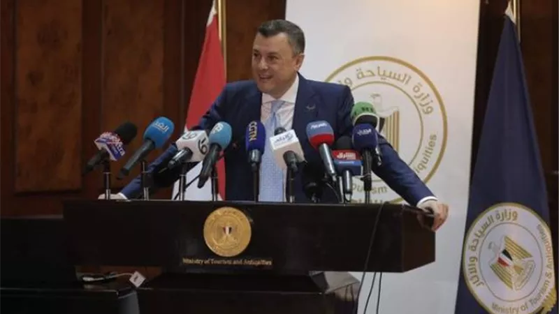 وزير السياحة: إطلاق مجموعة من التيسيرات الجديدة للحصول على التأشيرة السياحية لمصر لعدة جنسيات