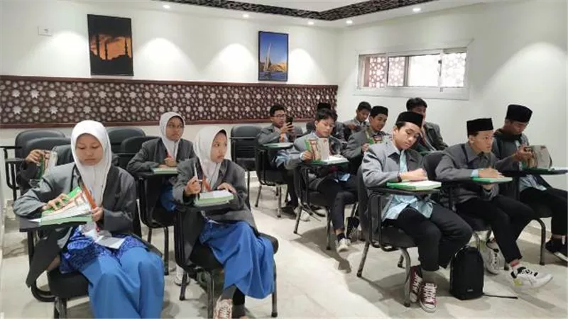 مركز تطوير تعليم الطلاب الوافدين يُدشِّن برنامج