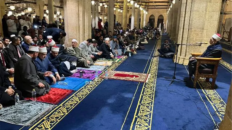 هيئة كبار العلماء يحث على إخراج الصدقة للمحتاج مسلمًا أو غير مسلم