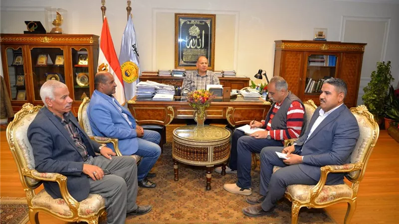 محافظ أسيوط يوجه بالقضاء على تجمعات القمامة والمقالب العشوائية