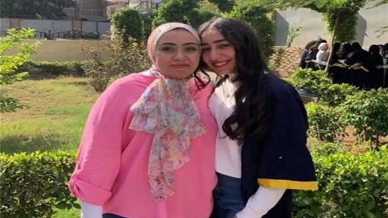 إجراء المعاينة التصويرية لجريمة قتل صيدلي لزوجته وابنتيها بطنطا