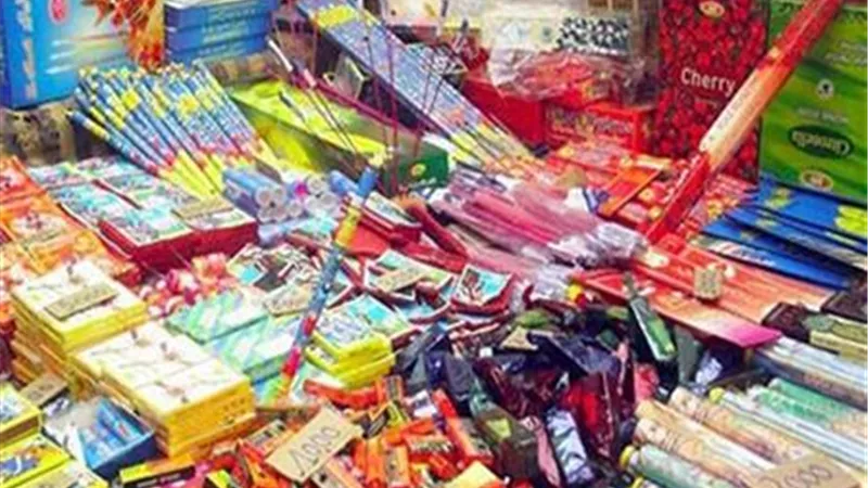 ضبط مواطن بحوزته 8 آلاف قطعة ألعاب نارية بالإسكندرية