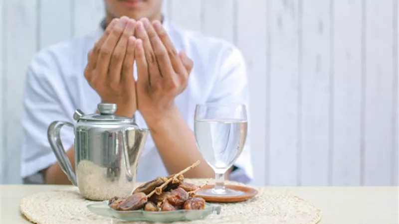 في أولى ايام شهر رمضان.. الصيام يطهر الجسم على شكل بقع بالوجه