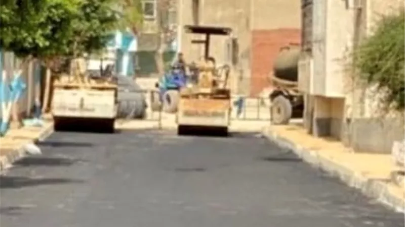 جهاز تعمير سيناء ينفذ أعمال الرصف بمنطقة الاعلام بالاسماعيلية