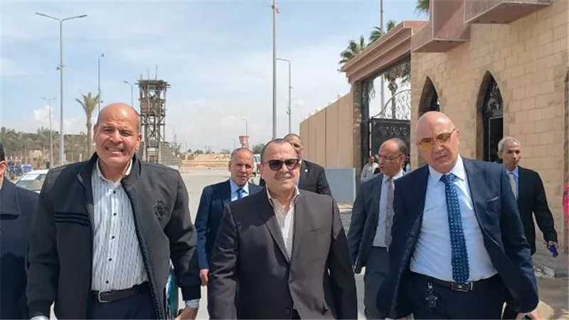 نائب محافظ شمال سيناء يستقبل قافلة البنك الزراعى الغذائية