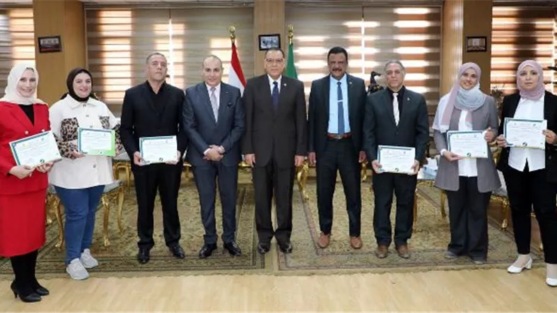 تكريم البيطريين فى الشرقية الحاصلين على دورة انفلونزا الطيور