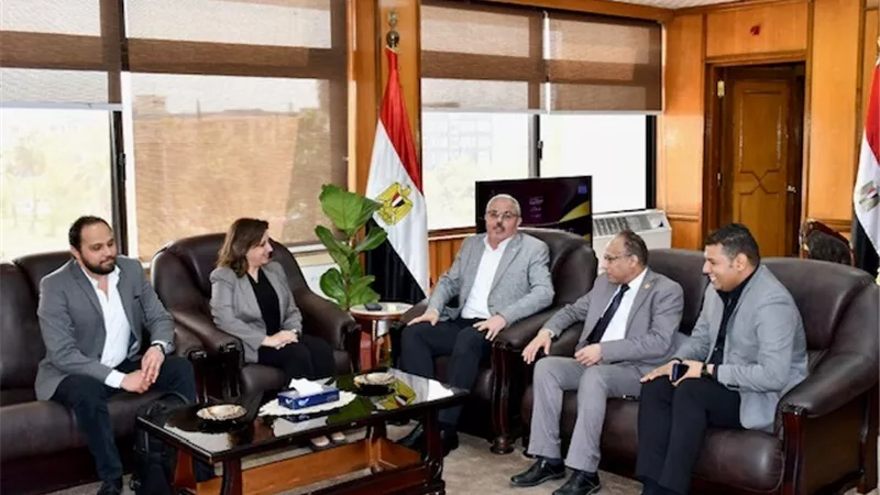 افتتاح مركز للتطوير المهني بكليات القناة