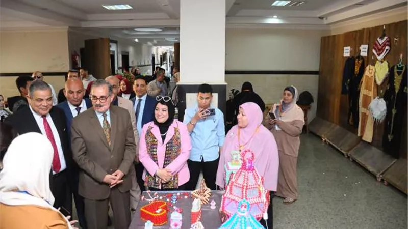 افتتاح معرض بيع منتجات سيدات نادي المسنين بسخا