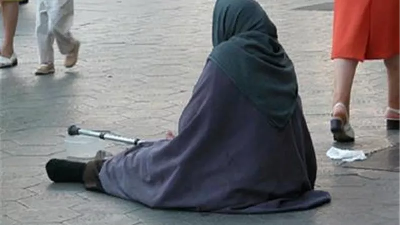 متسولة التجمع سارت على درب بنت الغربية.. أعرف قصتها
