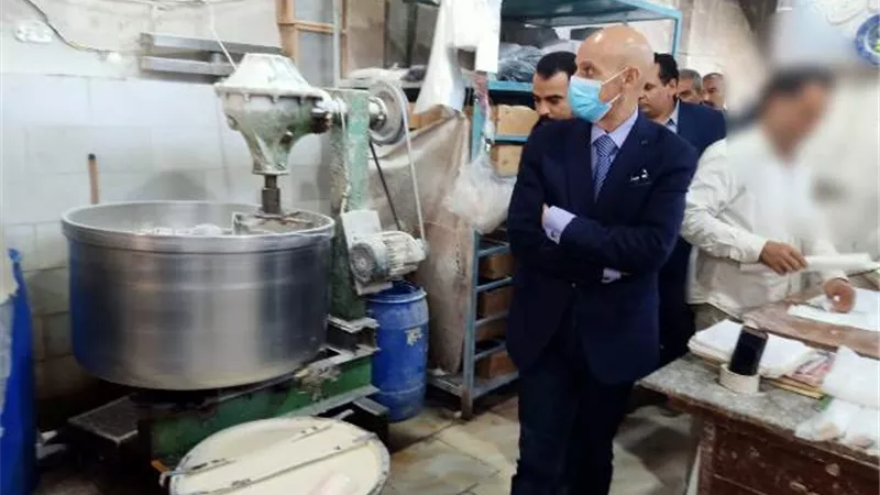 غلق ٣ منشآت غذائية بالشرقية.. وإعدام ١٠ أطنان أغذية غير صالحة