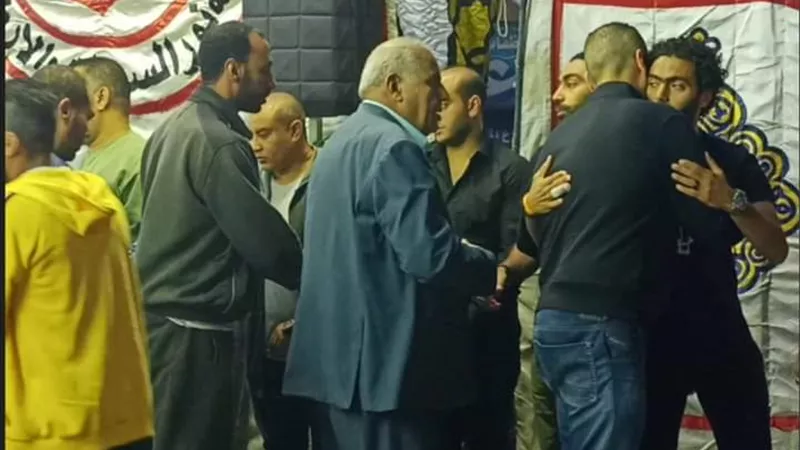 نجوم الرياضة يشاركون في عزاء والد حسين الشحات .. شاهد