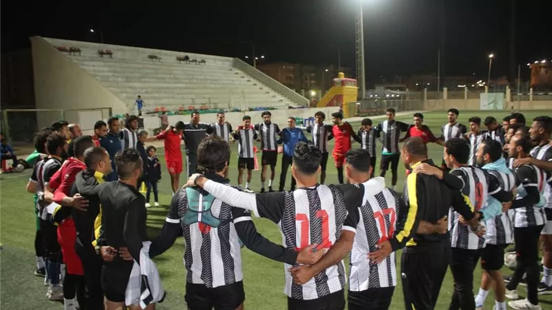 الفريق الأول لكرة القدم يستأنف تدريباته تحت الأضواء الكاشفة