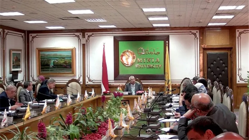 مجلس جامعة المنيا يقرر زيادة بدل الانتقال للعاملين