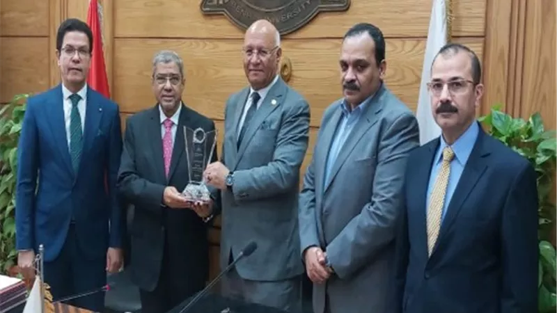تكريم شركاء النجاح لدورهم فى دعم مستشفيات بنها الجامعية