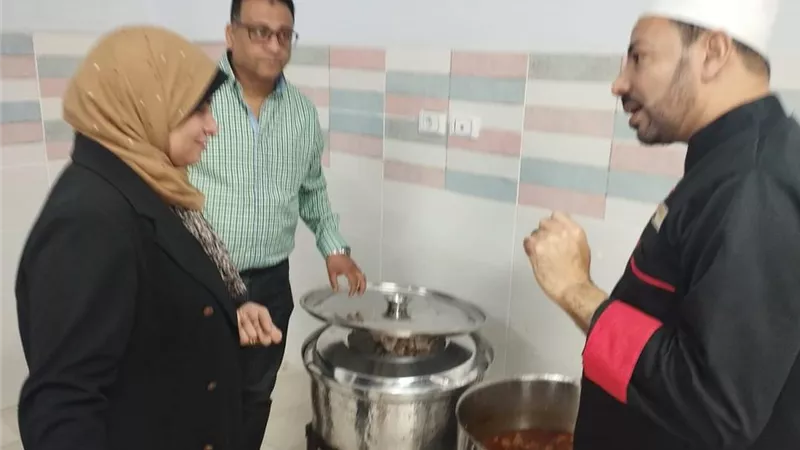 وكيل التضامن ببنى سويف تتفقد مطبخ مائدة الخير