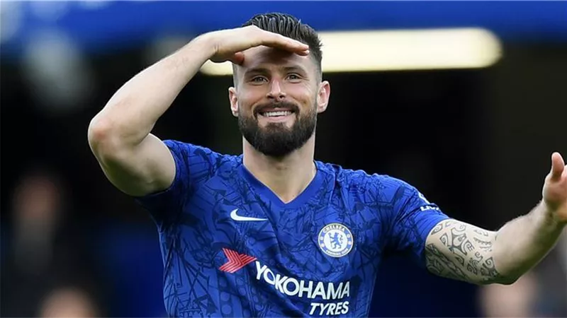 جيرو يجدد عقده مع ميلان لمدة موسم مقابل 3.8 مليون يورو