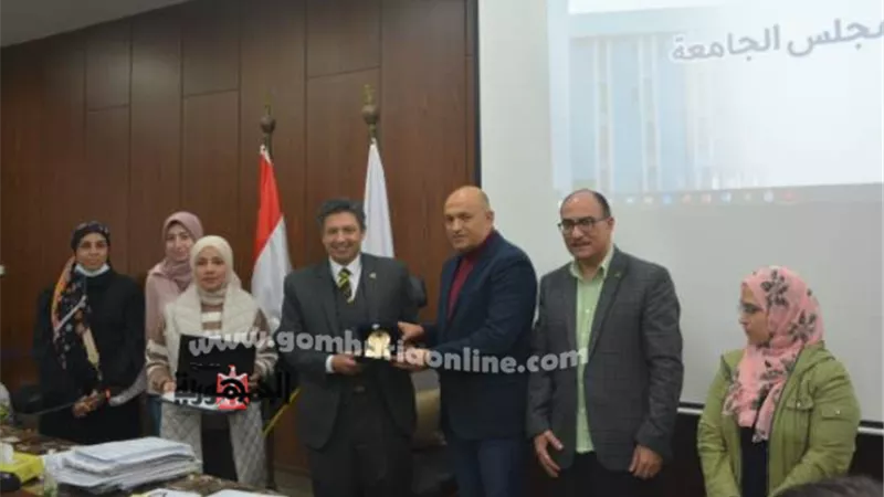 منح درجة الدكتوراة والماجستير إلي ٢٣ باحثا بجامعة دمياط