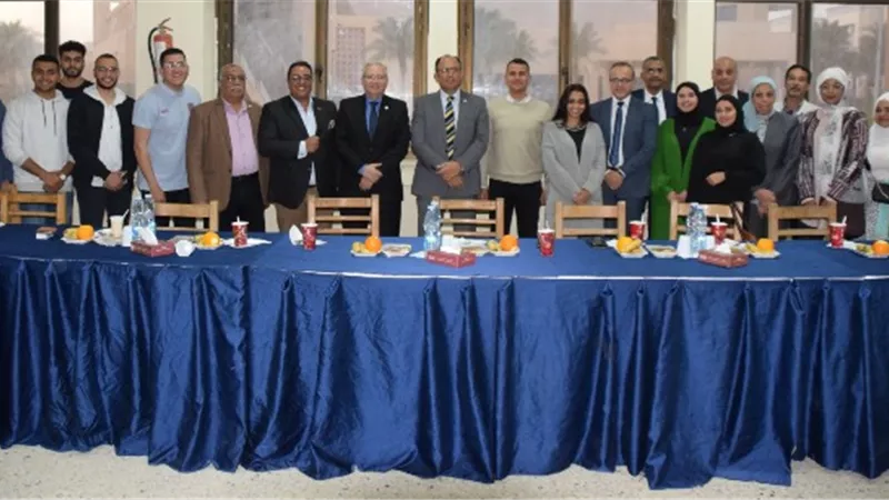 تعرف على تفاصيل حفل افطار قيادات جامعة حلوان مع الطلاب.. بالصور