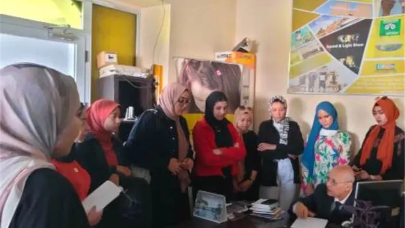 طالبات الخدمات الفندقية بالأقصر يزرن إحدى الشركات السياحية